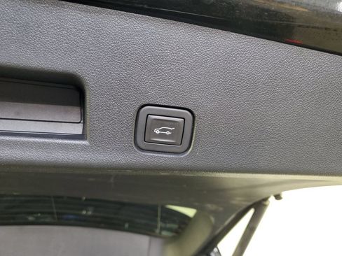 Used 2025 Chevrolet Traverse LT FWD image 32