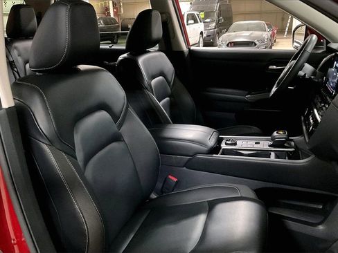 Used 2023 Nissan Pathfinder SL image 7