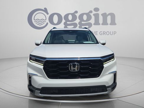 Certified 2025 Honda Pilot Touring image 8