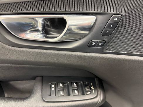 Used 2020 Volvo XC60 T5 Momentum AWD/4WD image 6