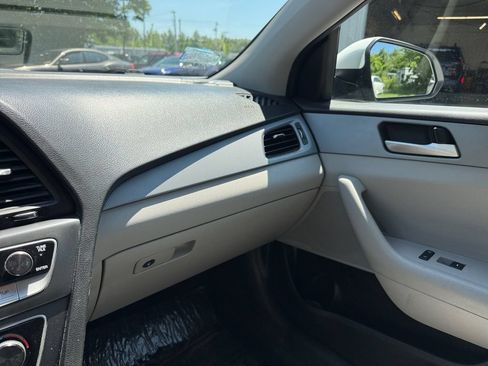 Used 2019 Hyundai Sonata SE FWD image 25