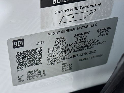 Used 2023 GMC Acadia SLE w/ Driver Convenience Package image 12