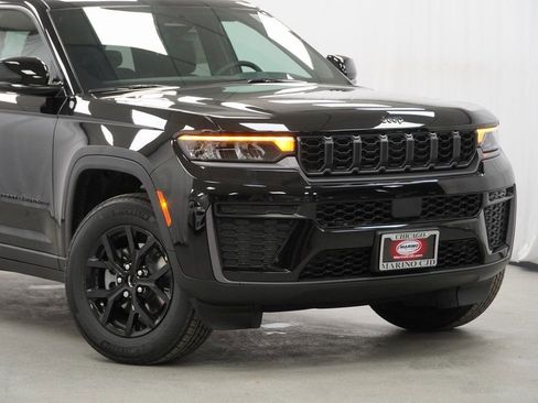 New 2026 Jeep Grand Cherokee Altitude image 3