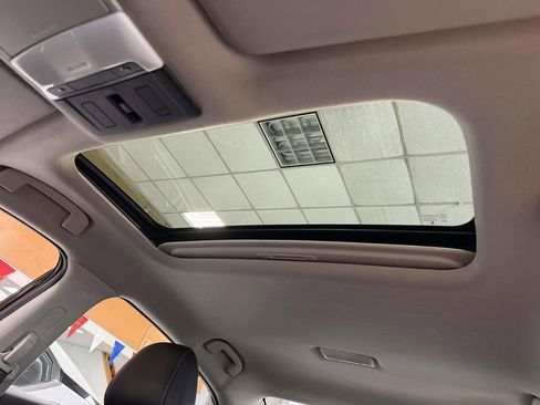 Used 2023 Nissan Sentra SR w/ SR Premium Package FWD image 8