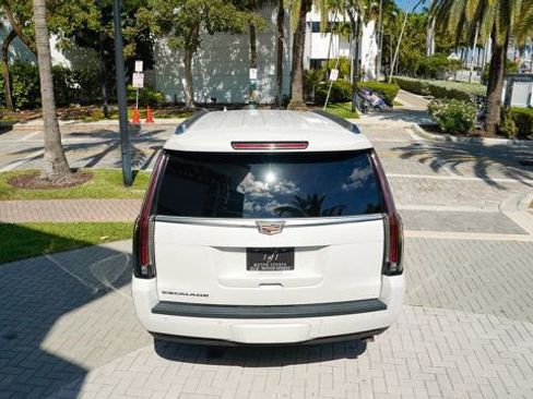 Used 2019 Cadillac Escalade ESV Premium Luxury RWD image 20