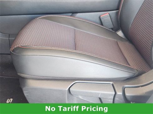 Certified 2025 Nissan Kicks SR image 23