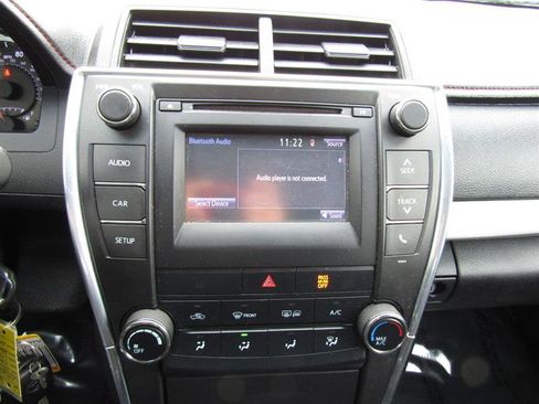 Used 2016 Toyota Camry SE image 18