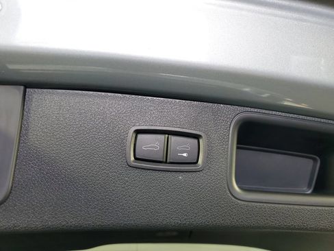 Used 2024 Porsche Macan AWD/4WD image 34
