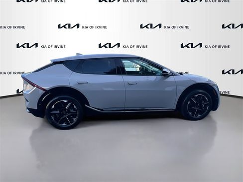 New 2025 Kia EV6 Wind image 8