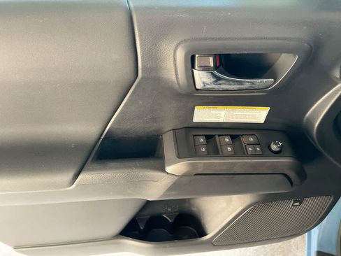 Used 2019 Toyota Tacoma TRD Off-Road AWD/4WD image 13