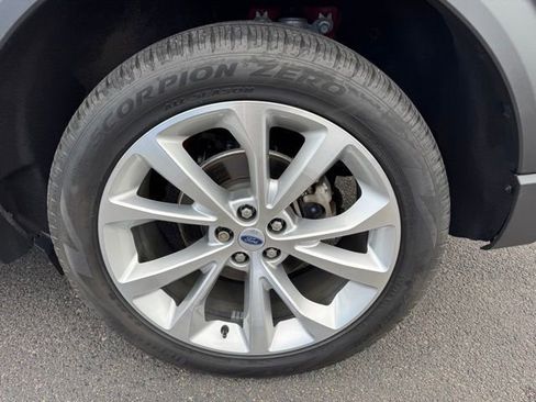 Used 2023 Ford Explorer Platinum w/ Technology Package image 11