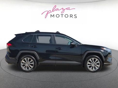Used 2022 Toyota RAV4 XLE Premium AWD/4WD image 4