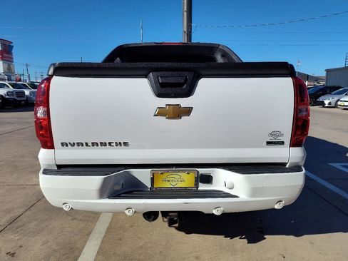 Used 2011 Chevrolet Avalanche LTZ image 5