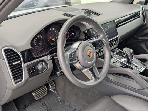 Used 2019 Porsche Cayenne S AWD/4WD image 4