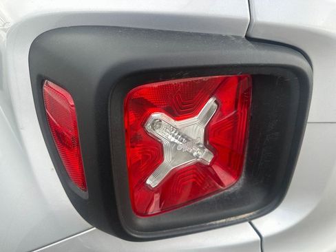 Used 2021 Jeep Renegade Sport image 15