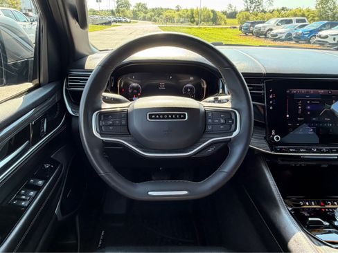 Used 2022 Jeep Wagoneer Series II AWD/4WD image 18