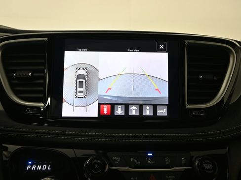 Used 2025 Chrysler Pacifica Limited w/ Trailer Tow Group AWD/4WD image 31