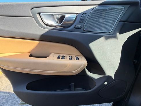 Used 2024 Volvo XC60 B5 Ultimate w/ Protection Package Premier image 28