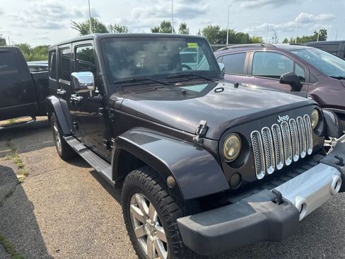 Used 2013 Jeep Wrangler Unlimited Sahara w/ Connectivity Group AWD/4WD image 9