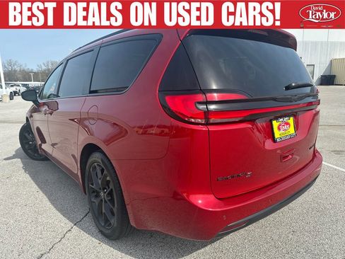 Used 2025 Chrysler Pacifica Limited FWD image 6