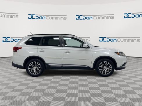 Used 2016 Mitsubishi Outlander SE AWD/4WD image 9