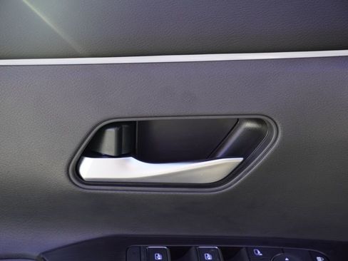 New 2026 Nissan Kicks SR image 8