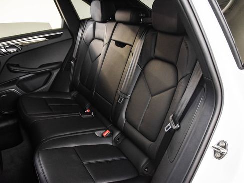 Certified 2026 Porsche Macan AWD/4WD image 24