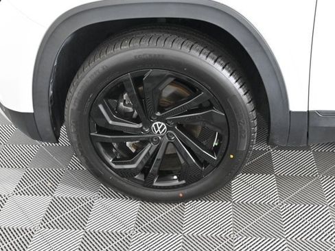 Certified 2022 Volkswagen Atlas SE w/ Black Wheel Package image 28