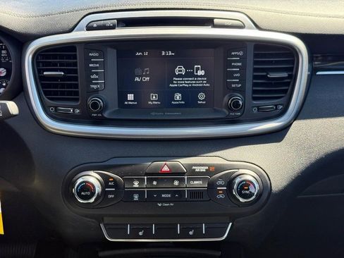 Used 2017 Kia Sorento FWD w/ LX Convenience Package image 18