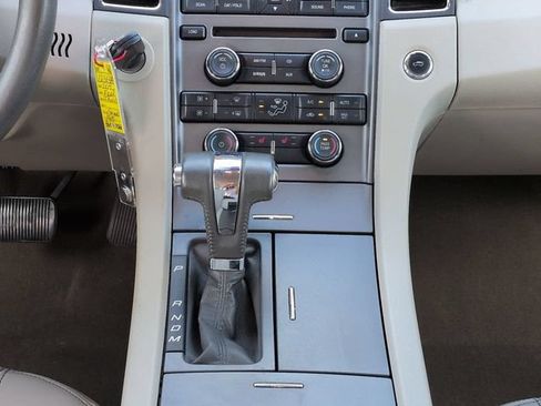 Used 2012 Ford Taurus SEL FWD image 18