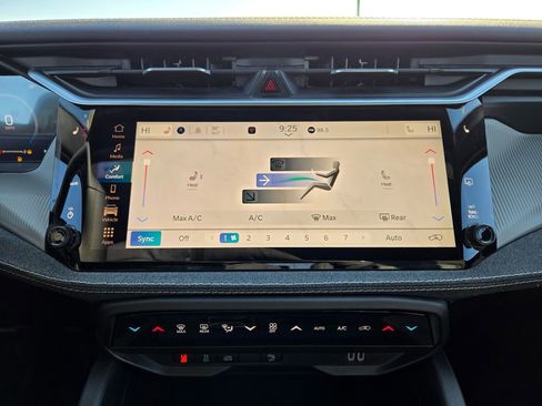 New 2026 Jeep Cherokee Laredo image 21