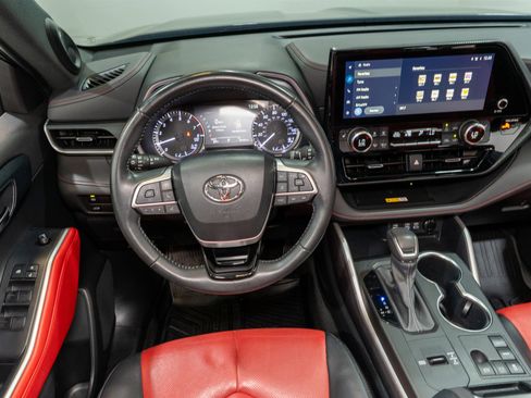Used 2023 Toyota Highlander XSE image 11