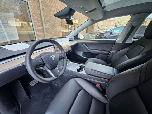 Used 2025 Tesla Model Y Long Range image 36