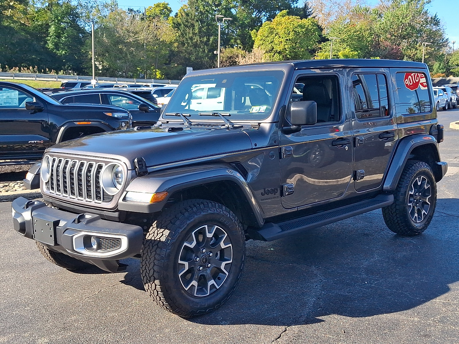 Used 2025 Jeep Wrangler Unlimited Sahara AWD/4WD image 3