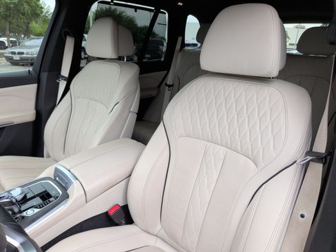 Used 2022 BMW X5 xDrive40i w/ Executive Package AWD/4WD image 24