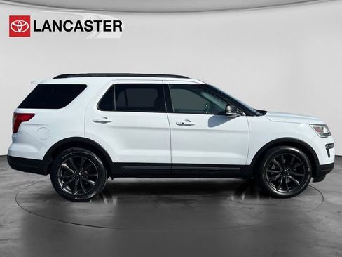 Used 2018 Ford Explorer XLT w/ Equipment Group 202A image 8