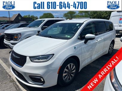 Used 2023 Chrysler Pacifica Touring-L