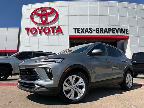 Used 2025 Buick Encore GX Preferred image 2