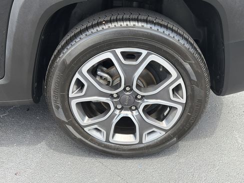 Used 2016 Jeep Renegade Limited FWD image 30