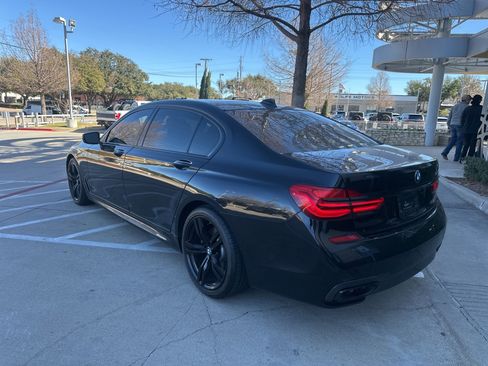 Used 2019 BMW 750i w/ Executive Package image 2