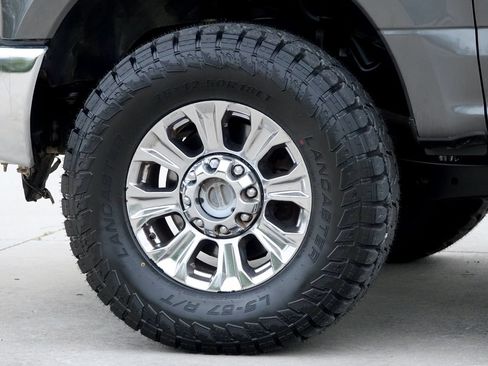Used 2019 Ford F250 XLT w/ XLT Premium Package AWD/4WD image 13