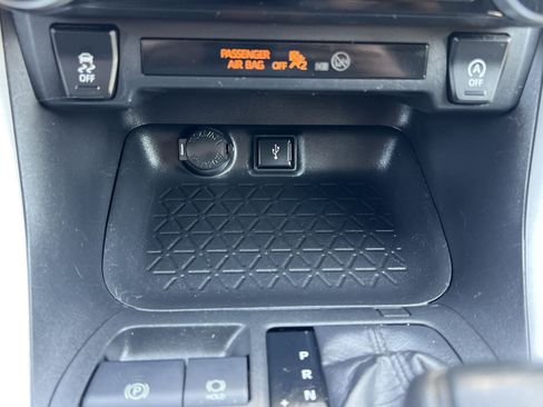 Used 2021 Toyota RAV4 XLE FWD image 7