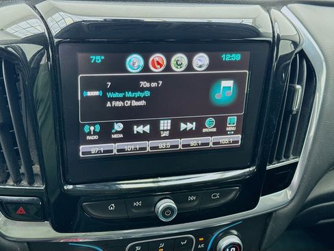 Used 2018 Chevrolet Traverse LT image 11