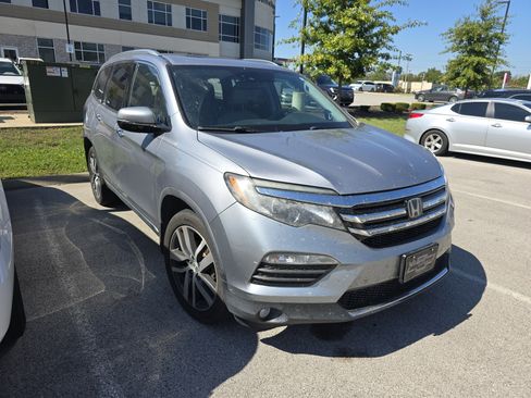 Used 2017 Honda Pilot Elite image 1