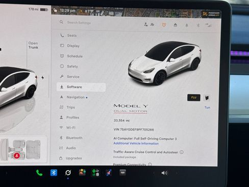 Used 2023 Tesla Model Y Performance AWD/4WD image 37