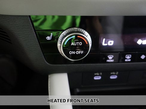 New 2025 Mitsubishi Outlander SE image 9