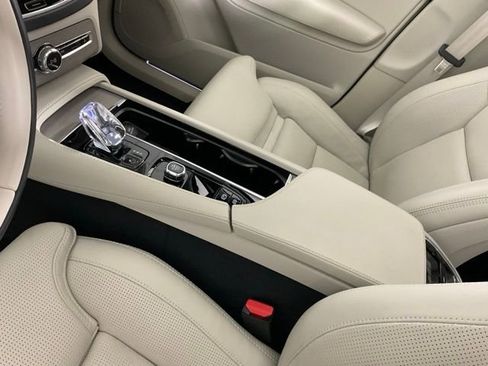 Certified 2024 Volvo XC90 T8 Ultimate w/ Protection Package Premier image 22