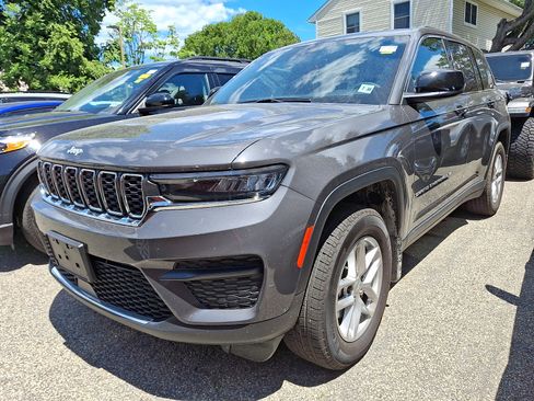 Used 2025 Jeep Grand Cherokee Laredo X w/ Luxury Tech Group I AWD/4WD image 1