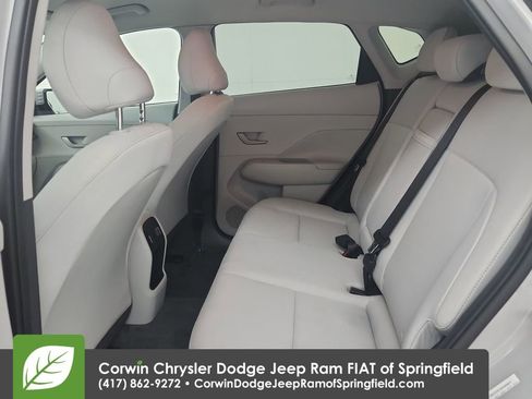 Used 2025 Hyundai Kona SEL image 28