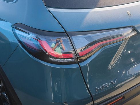 Used 2024 Honda HR-V Sport image 11